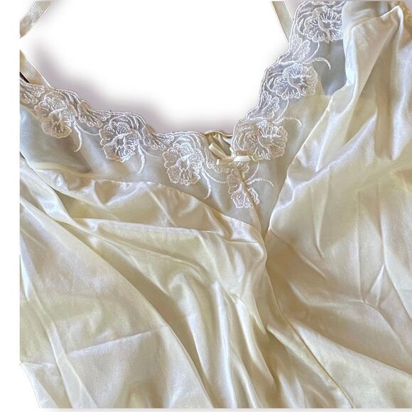 Vintage Ivory Lace Trim Camisole - Picture 4 of 4